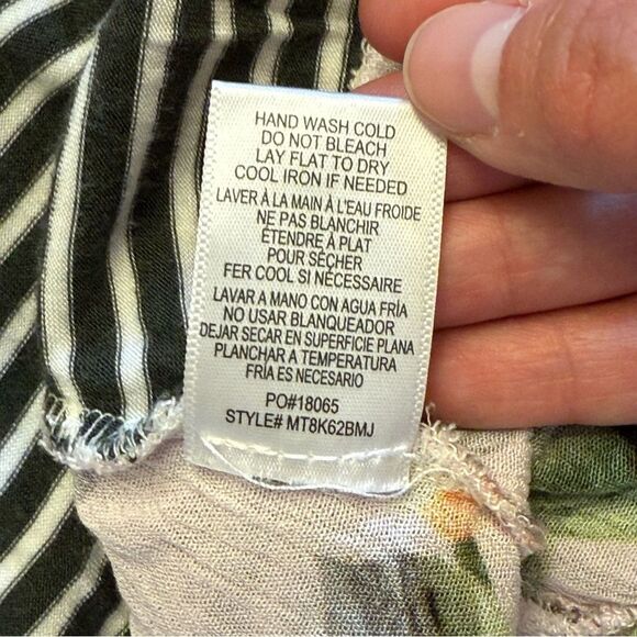 Wallpapher Nordstrom Black & White Stripe Floral-Print Contrast Tank Top Large - Picture 7 of 7